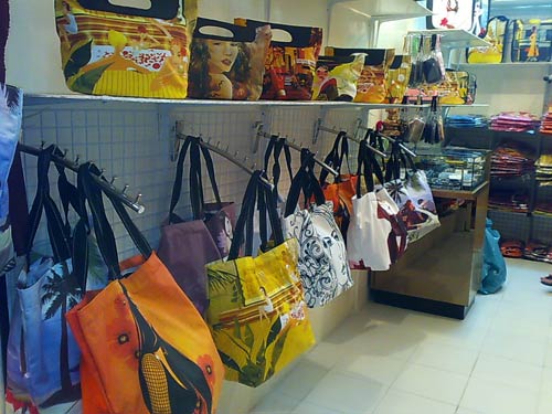 Destocking Manufacture Exporter Fashion Bags from THAILAND.