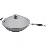 Wok pan with handle