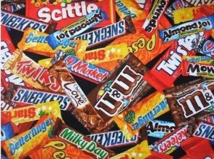 Chocolate Bars Bounty, Twix, Mars, Snickers, Milky Way, Galaxy, Kit Kat, M&M, Hazelnut
