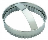 Stainless steel pastry cutter, serrated