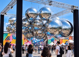 Mirror Ball – Reflective Disco Ball for Party, Event & Decorative Lighting